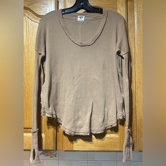 Free People We The Free Colby Tee Shirt Long Sleeves Thumbholes Women XS Boho - Picture 1 of 9